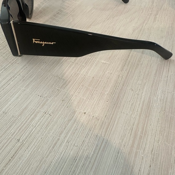 Ferragamo Sunglasses - Picture 3 of 7